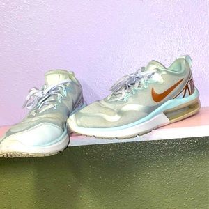 Women’s Nike Air Max size 9.5